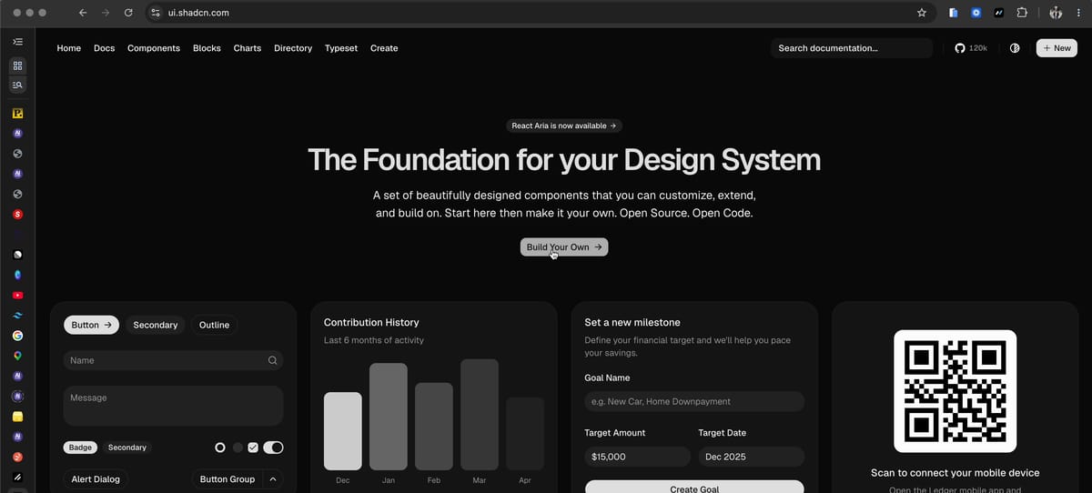 La pagina iniziale di shadcn/ui: il titolo «The Foundation for your Design System», il sottotitolo sui componenti personalizzabili, e sotto una griglia di esempi — pulsanti, campi di testo, un grafico a barre, una scheda per un obiettivo di risparmio, un codice QR.